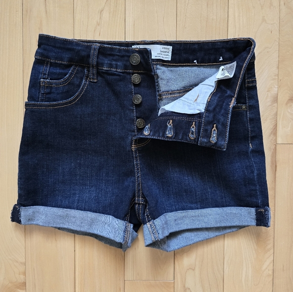 ARDENE Eightytwo Denim Hi-Rise Dark Wash Exposed Button Jean Shorts - Picture 5 of 14